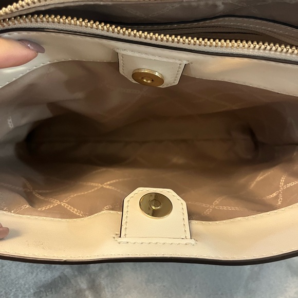 Michael Kors Leather Susan Cream w/ Gold Hardware Medium Quilted  Tote B… - Picture 12 of 16